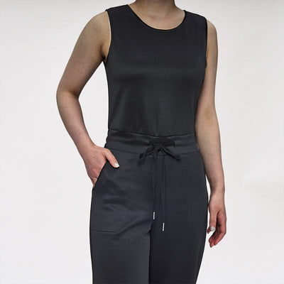 Ermeløs enkel jumpsuit