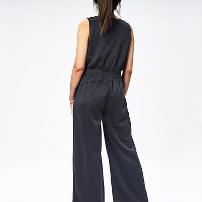 Ermeløs enkel jumpsuit