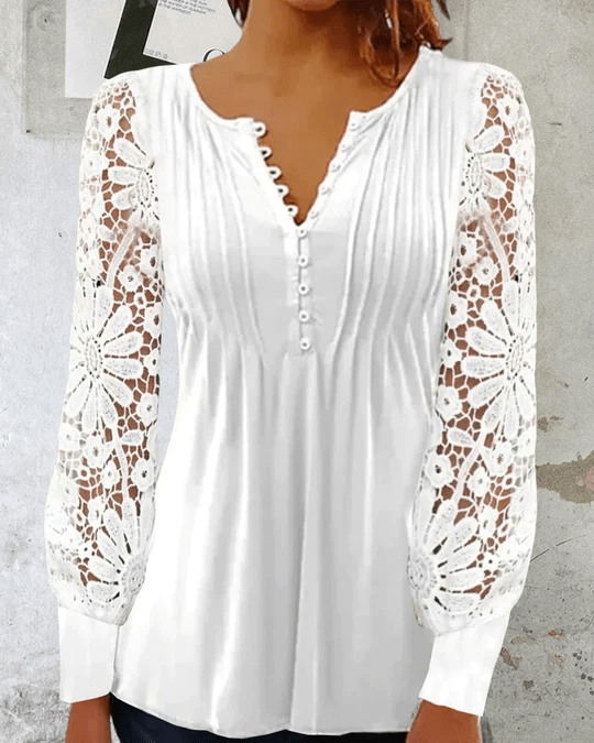 Elegant bluse med håndlagde blomsterdetaljer i ermene